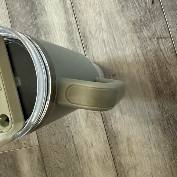 Stanley 40oz Stainless Steel H2.0 Flowstate Quencher Tumbler - Picture 4 of 4